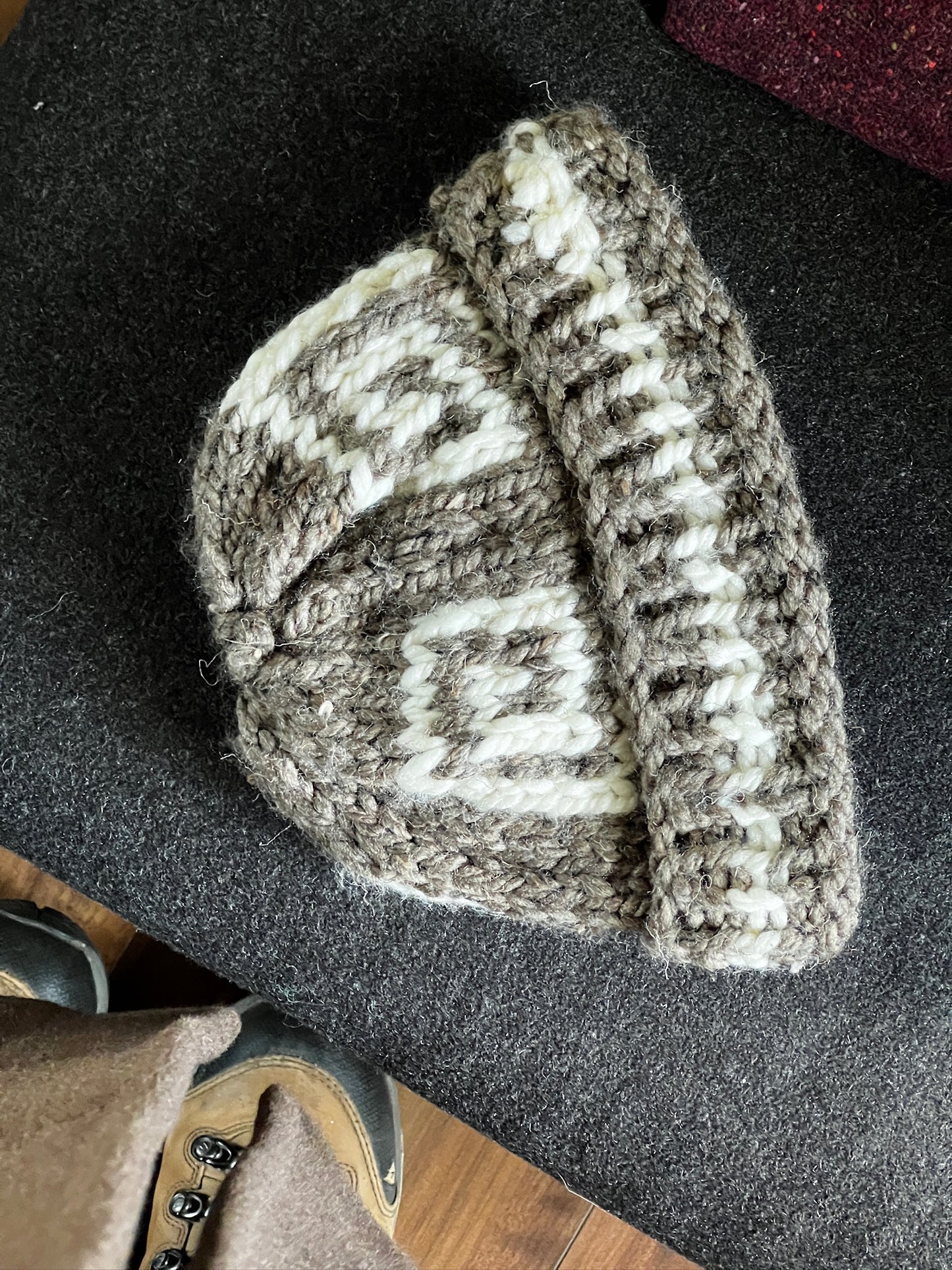 Swirl Beanie | Brown